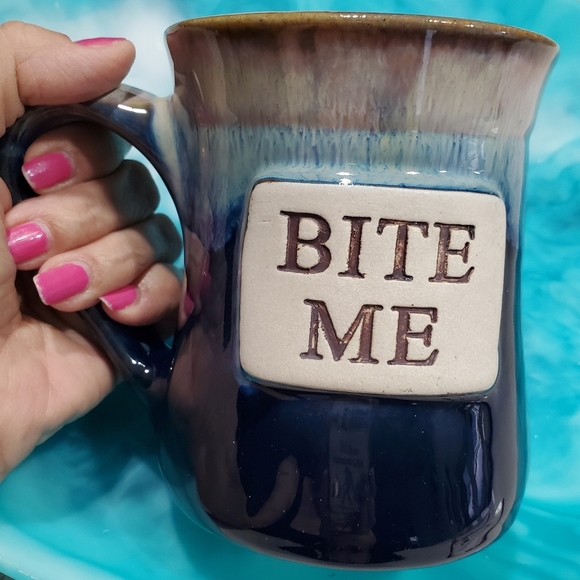 Tumbleweed Pottery North Carolina Large Blue & Tan 1980's "BITE ME" Coffee Mug - Picture 1 of 11